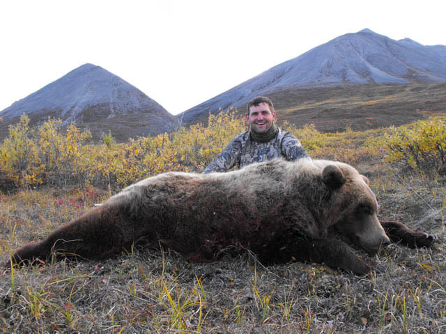 Andre De Wall with his trophy Artic Grizzly Bear